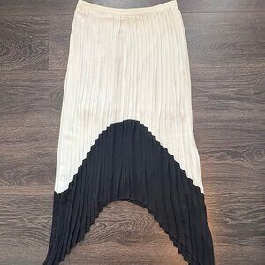 NWT Express Black & White Pleated Midi Skirt Size 4 Small Accordion Vintage
